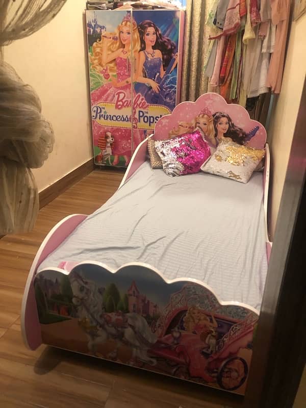 barbie bed almost new 1