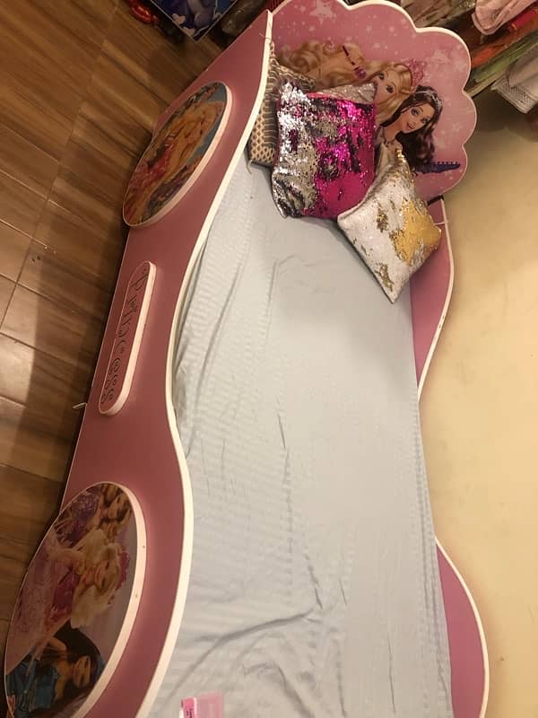 barbie bed almost new 2