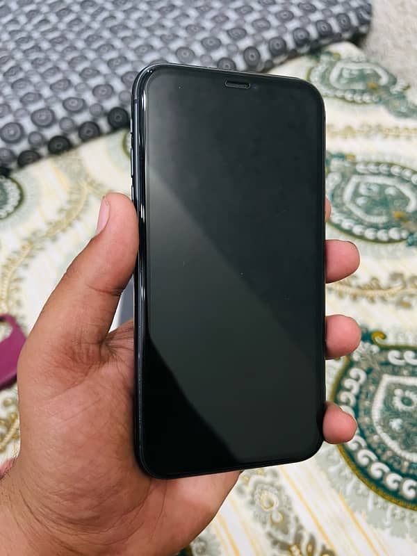 I Phone 11 Black 8