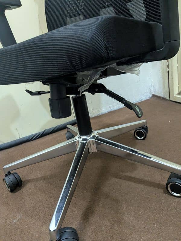 Ergonomic Office Chair | Brand New 3