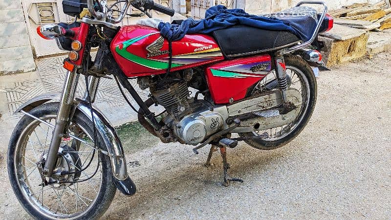 Honda 125 in good condition everything working 6