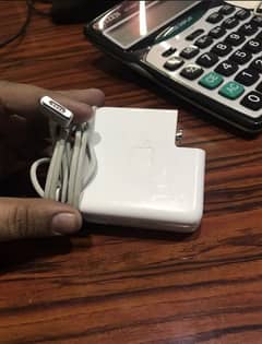 Macbook pro Original Charger 100%