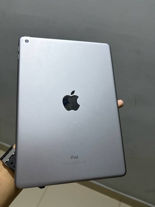 Ipad 6th generation 128GB 2