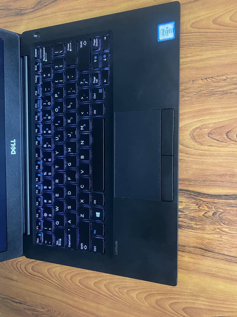 Corei5-6thGen 8/256ssd 1080p/BL keyboard 2