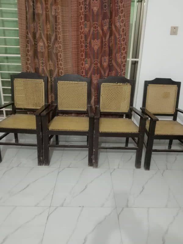 good condition 4 wooden chair home used sekhupura,mobile,03044360404 0