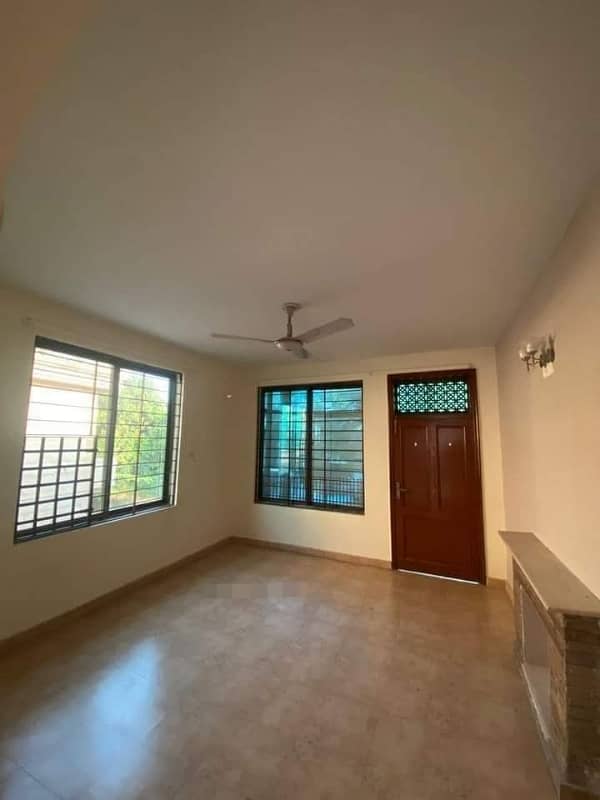 6 Marla House In G-10 Of G-10 Is Available For sale 2