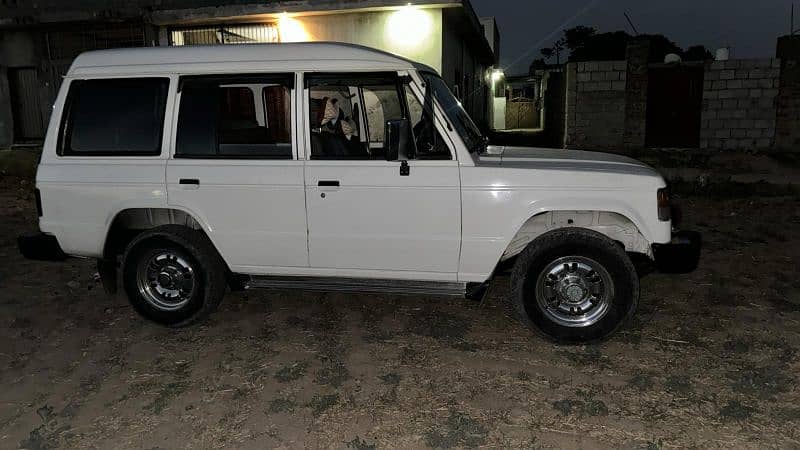 Mitsubishi Pajero 1990 1