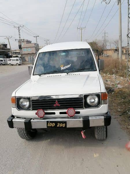 Mitsubishi Pajero 1990 6