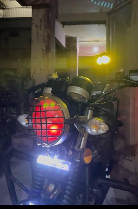 Suzuki GS 150 SE 2018 urgent sale good price with Helmet & num plate 19