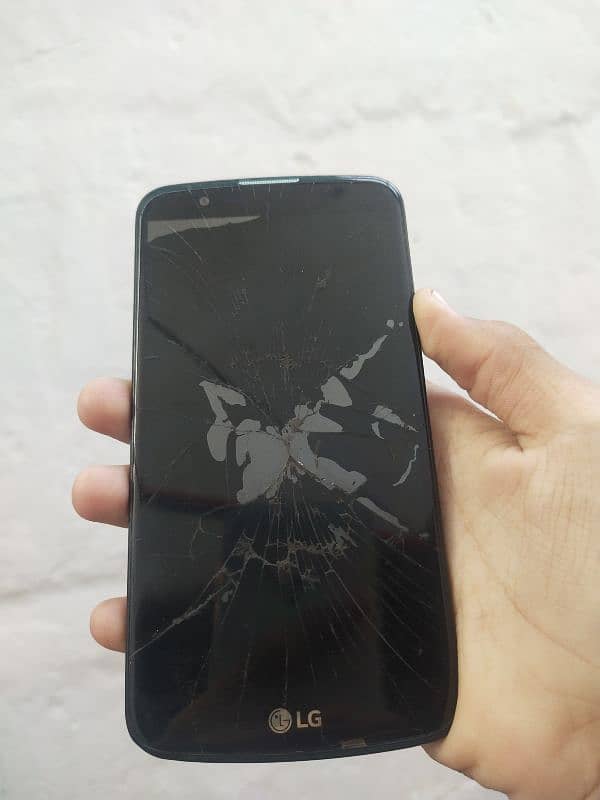 LG k 10lte sirf screen broken hai Baki screen Sahi Kam KR raha hai 1