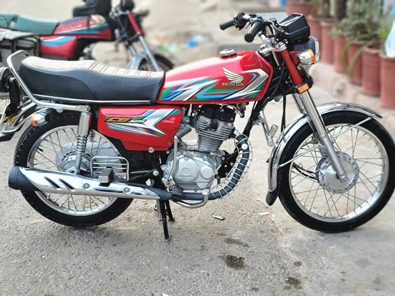 HONDA 125 2023 RED MODEL IN SUPER LUSH CONDITION 3