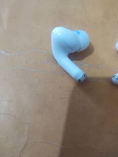 ear buds 10by 10 condition