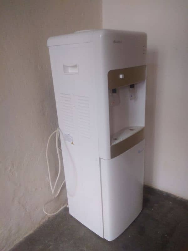 GREE WATER DISPENSER 1