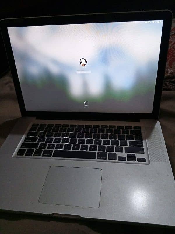 A beautiful MacBook pro for sale 10 by 10 condition 4