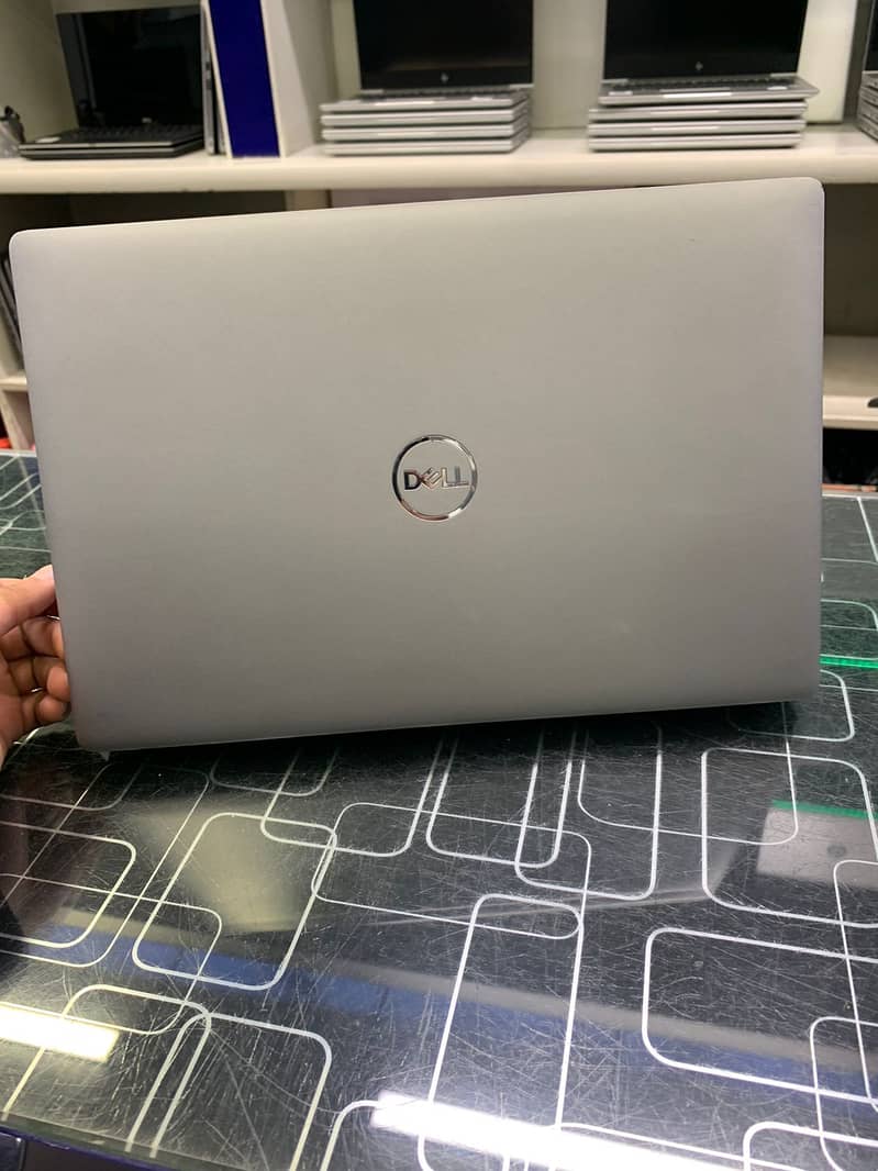 Dell Core i5, 10th Gen  16/256 3