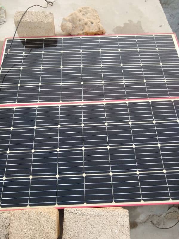 (2) solar panel mono 165×165 volt 1