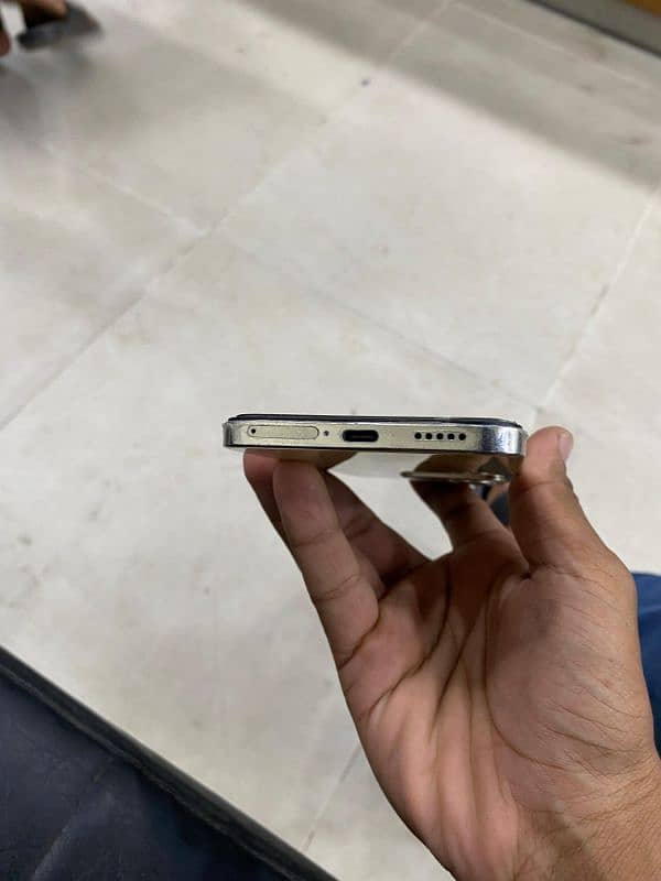 Vivo V25e 8+8GB 128GB. Lush 10/9.5 Condition 4