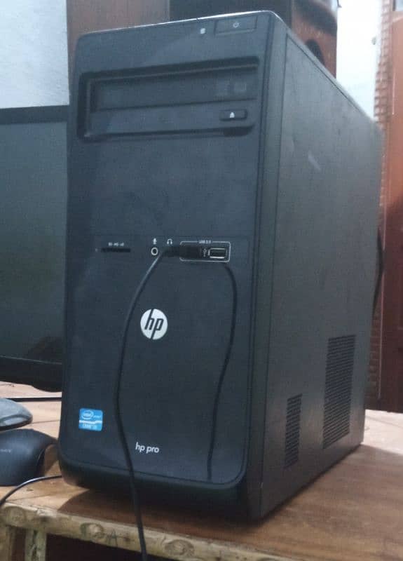 Core i7 3770, Gtx 960, 12 GB RAM, 200GB Samsung SSD, 320 GB HDD, LCD 2