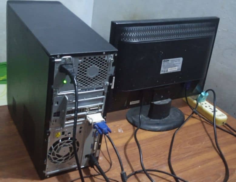 Core i7 3770, Gtx 960, 12 GB RAM, 200GB Samsung SSD, 320 GB HDD, LCD 3