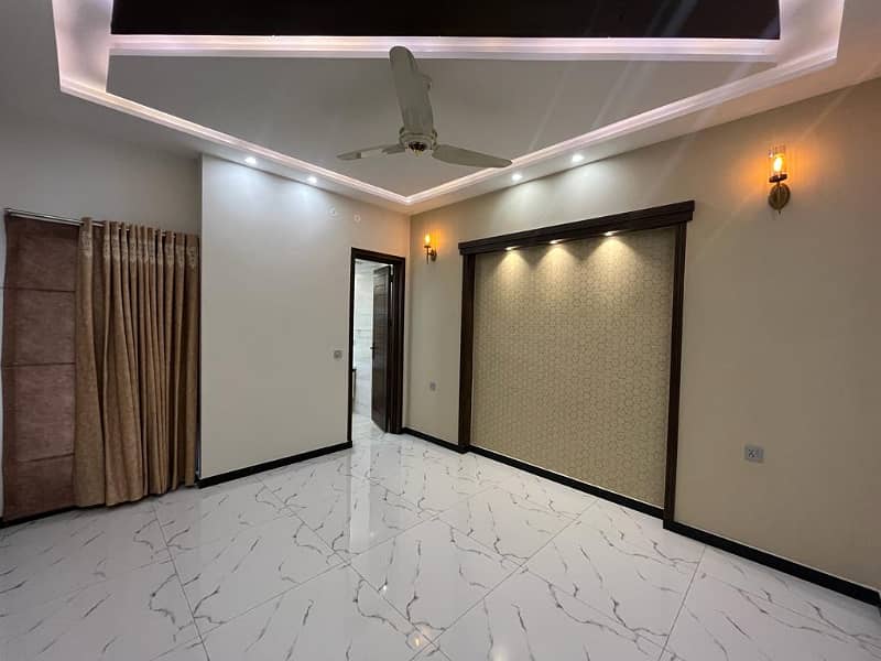 10 Marla Luxury Designer House For Sale In Bahria Town Lahore In Low budget price 4