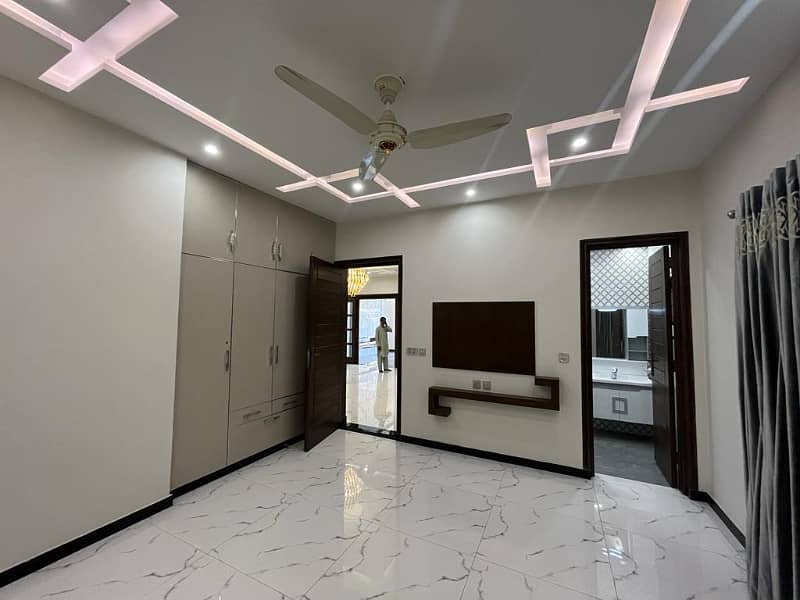 10 Marla Luxury Designer House For Sale In Bahria Town Lahore In Low budget price 14