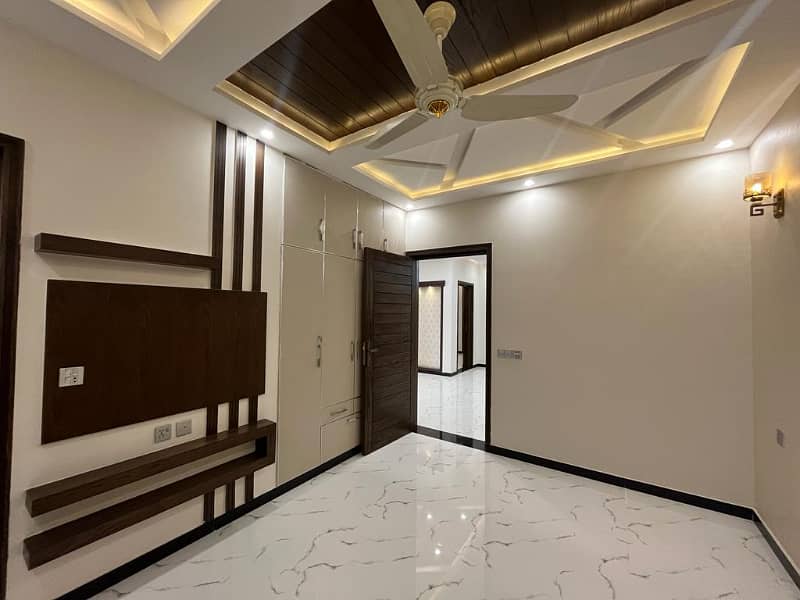 10 Marla Luxury Designer House For Sale In Bahria Town Lahore In Low budget price 18