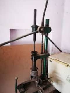 Hand moulding machine for sale with low price.