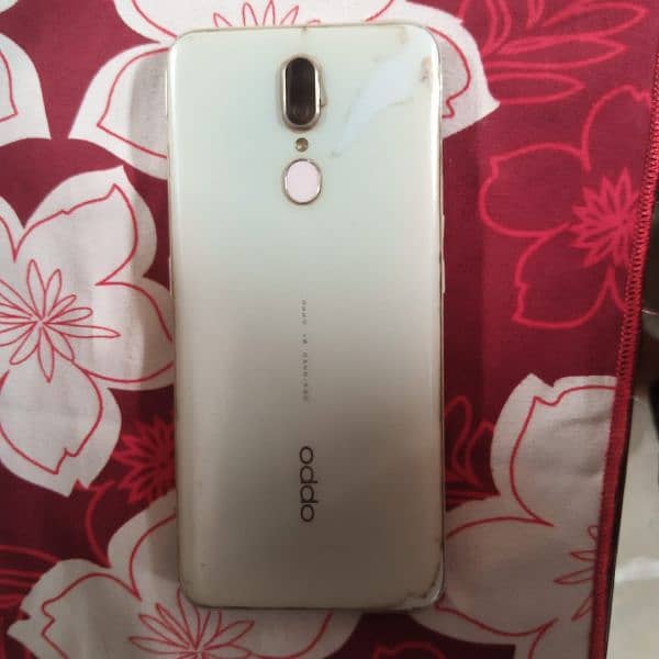 oppo f11 6 128 used good conditions 0