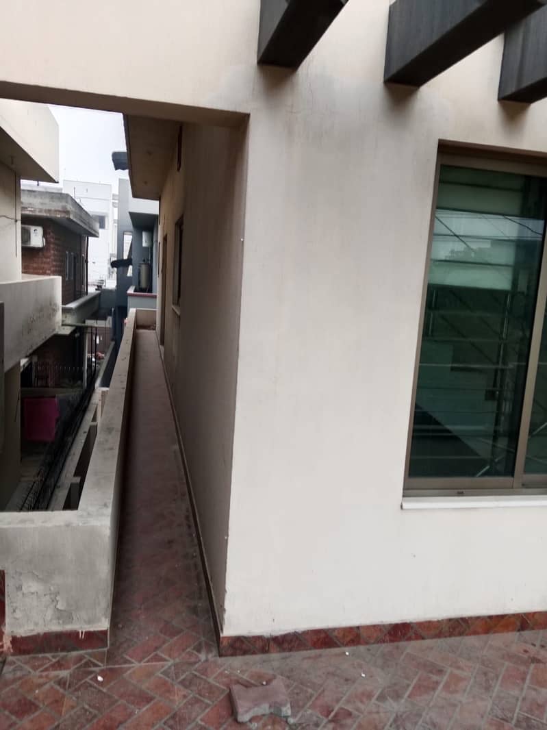 WAPDA TOWN 10 MARLA HOUSE IS AVAILABLE FOR RENT 34