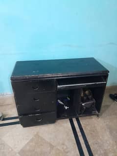 computer table up for sale !