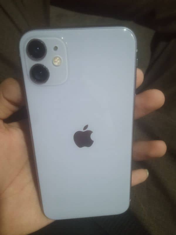 I phone 11.64gb    purple clour. 10by 10 condition no strach 1