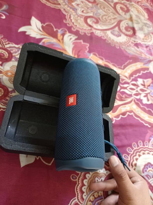 JBL Flip 5 Bluetooth speaker 1