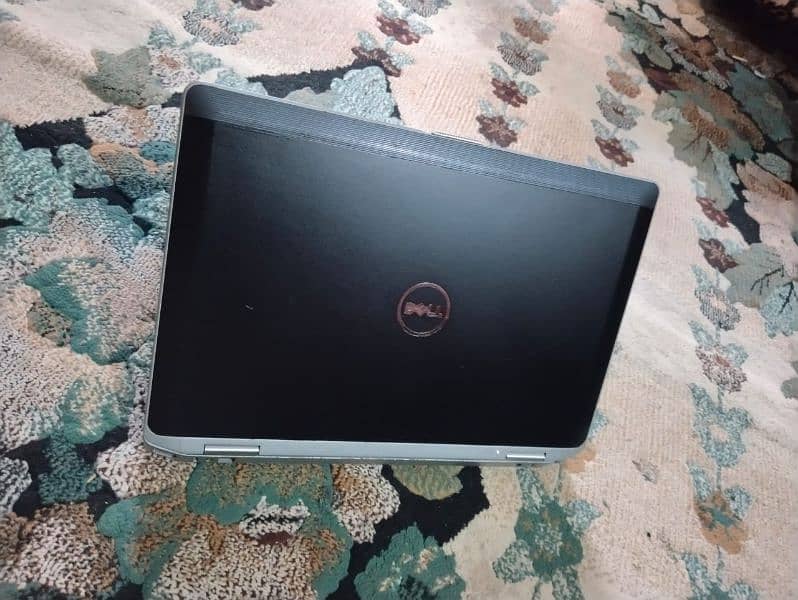 Dell laptop 8 gb ram 320 HDD 2