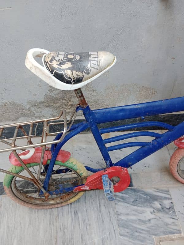 Used kids bicycle 4