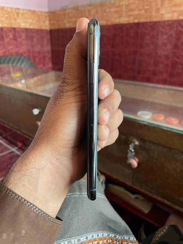 I phon 11 pro max 256gb non pta 4