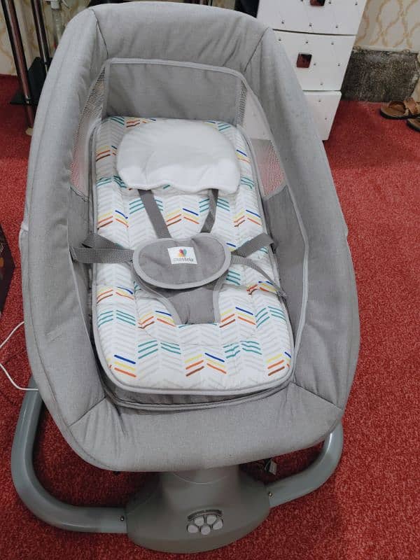 Mastela 3 in 1 Deluxe Multi Functional bassinet 2