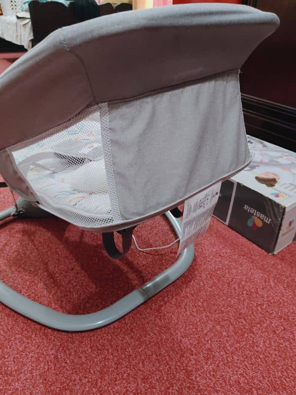 Mastela 3 in 1 Deluxe Multi Functional bassinet 7