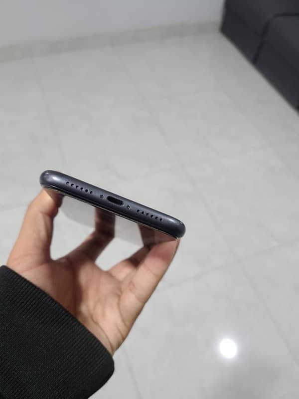 PTA Approved Iphone 11 3