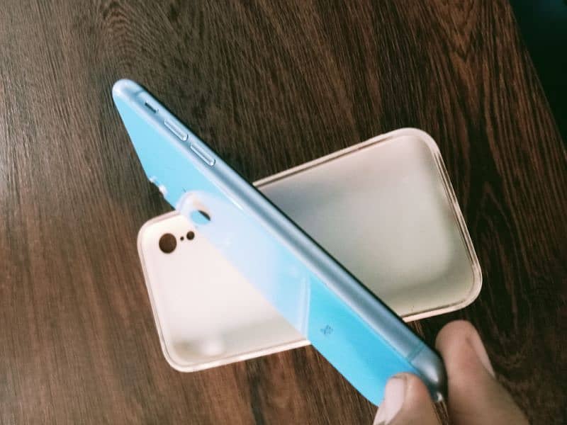 iphone XR blue color 128gb factory unlocked ha 3