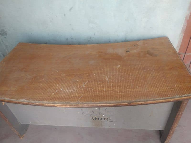 Office Table condition wise achi h only serious buyer contact me 1