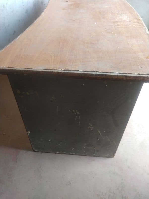 Office Table condition wise achi h only serious buyer contact me 5