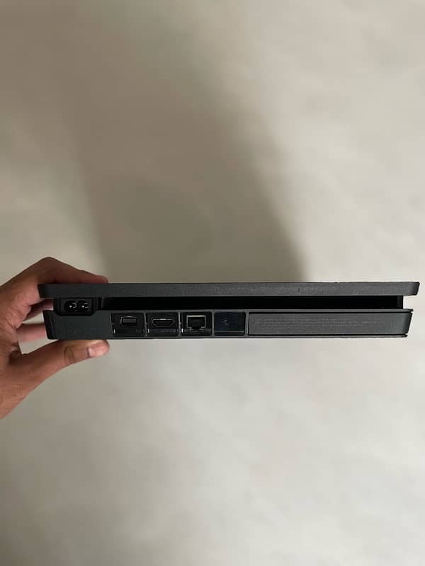 PS4 Slim 500GB with two controllers 1