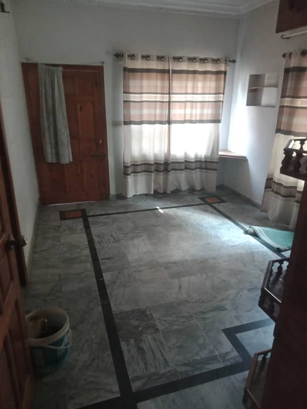 Upper portion for rent in G-11/1 service road 6