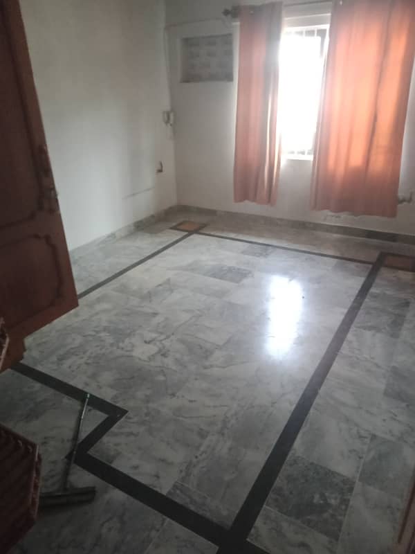 Upper portion for rent in G-11/1 service road 9