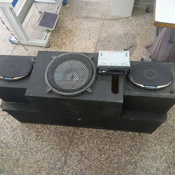 I am selling my hi roof amplifier all it ok 1