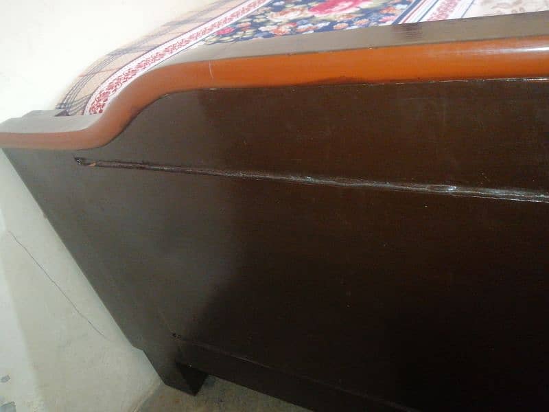 put wooden bed in king size 1