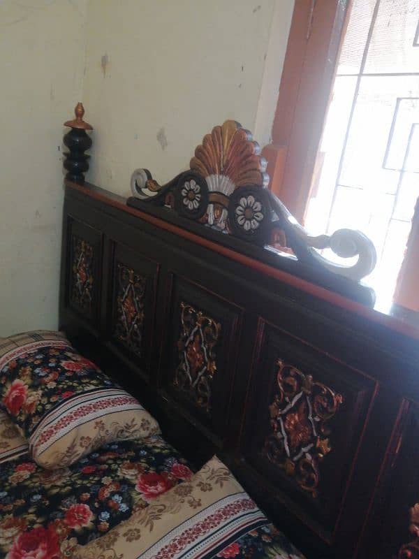 put wooden bed in king size 5