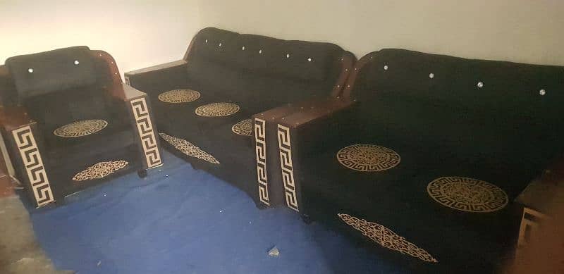 SOFA SET 1 SEAT 2 SEAT 3 SEAT 1 MONTH USE 5