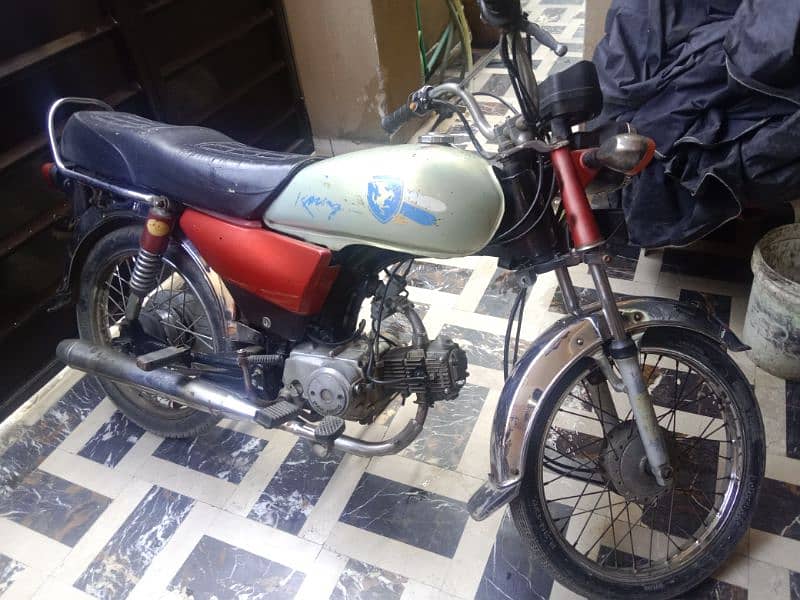 Pak Hero 70 cc. 1