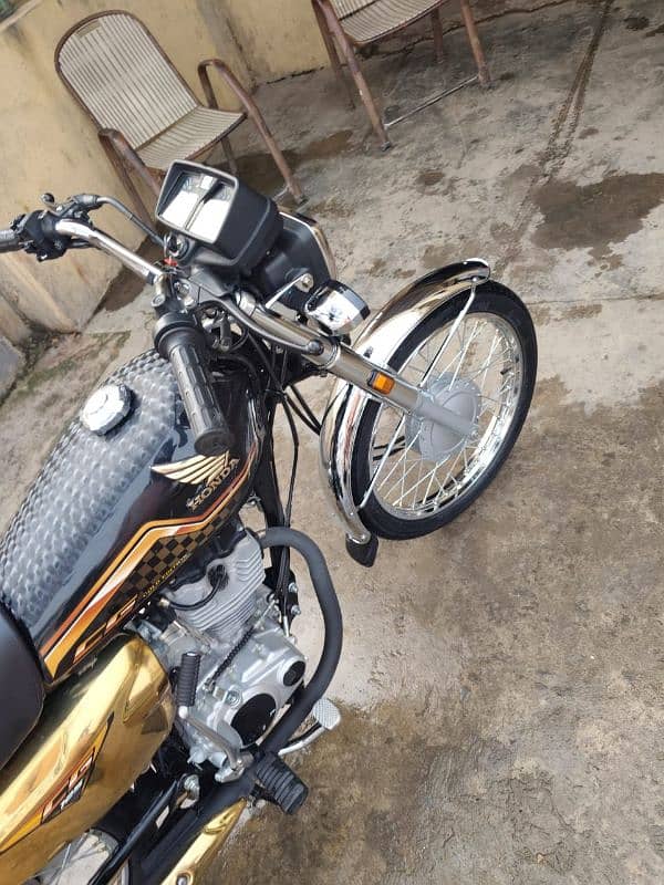 Honda self start special edition gold new 8